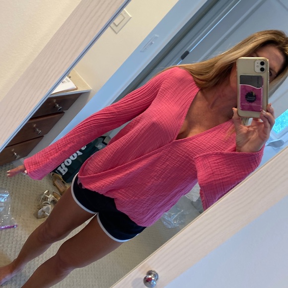 NEW!  Bright pink top - Picture 1 of 11